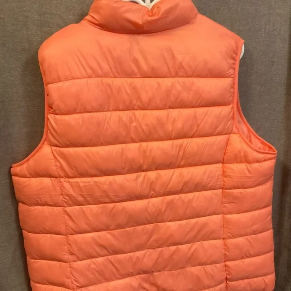George puff vest - Picture 3 of 3